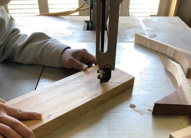 ミシンでR加工中