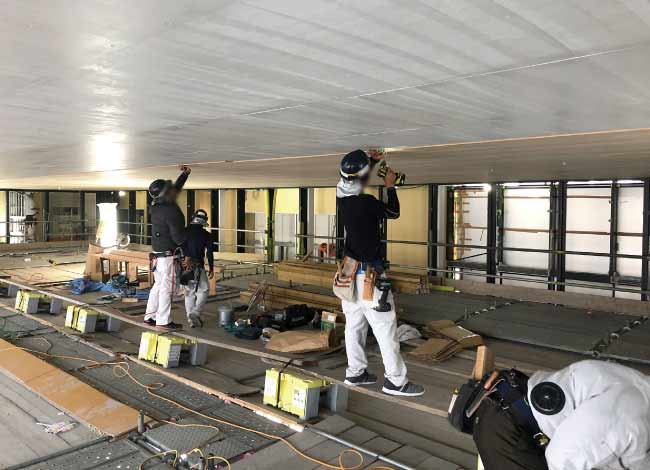 天井板張り中